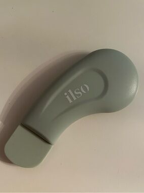 Ilso sage green sebum softener face scrapper- brand new, never used. Korean skin